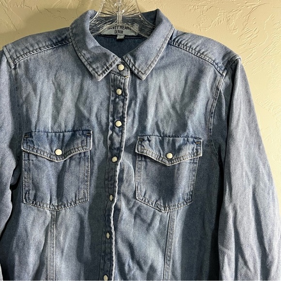 Velvet Heart Raquel Western Pearl Button Down Denim Top - Picture 3 of 7